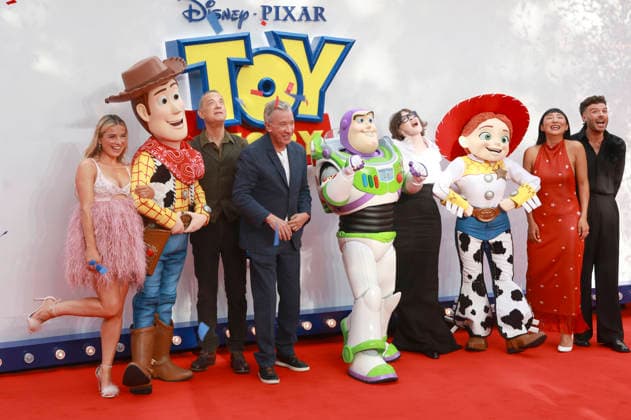 Sian Welby, Woody, Tom Hanks, Tim Allen, Buzz Lightyear, Joan Cusack, Jessie, Greta Lee und Jordan North beim UK Launch Event des Animationsfilms Toy Story 5 im Odeon Luxe Leicester Square. London, 28.05.2026 *** Sian Welby, Woody, Tom Hanks, Tim Allen, Buzz Lightyear, Joan Cusack, Jessie, Greta Lee and Jordan North at the UK launch event for the animated film Toy Story 5 at Odeon Luxe Leicester Square London, 28 05 2026 Foto:xD.xJonesx xFuturexImagex toy_story_6553