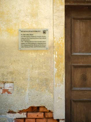 DEU, Sachsen-Anhalt, Wörlitz, 2026-05-27: Gelbes Haus, hier soll das geplante Besucherzentrum entstehen, 1. Spatenstichs für das Besucherzentrum des Gartenreichs Dessau-Wörlitz, anlässlich des 1. Spatenstichs für das Besucherzentrum des Unesco Welterbes Gartenreich Dessau-Wörlitz, Kultur, Politik, MFdig *** DEU, Saxony-Anhalt, Wörlitz, 2026 05 27 Yellow house, the planned visitor center is to be built here, 1 ground-breaking ceremony for the visitor center of the Garden Kingdom of Dessau Wörlitz, on the occasion of the 1 ground-breaking ceremony for the visitor center of the Unesco World Heritage Garden Kingdom of Dessau Wörlitz, culture, politics, MFdig
