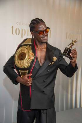 ABB GNTM- Ibo Bodi maenlicher Sieger beim Fotocall Gewinner der Germanys Next Topmodel Staffel 2026 im Zoo Palast am 28.05.2026 in Berlin Berlin Deutschland *** ABB GNTM Ibo Bodi male winner at the photocall winner of Germanys Next Topmodel season 2026 at Zoo Palast on 28 05 2026 in Berlin Berlin Germany