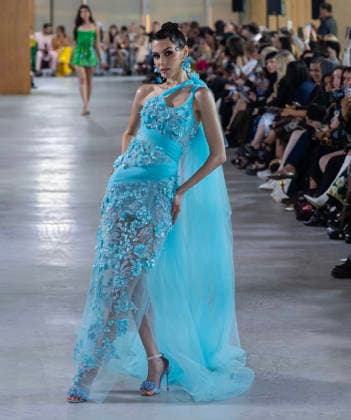 (260529) -- TORONTO, May 29, 2026 -- A model presents a creation at the Fashion Art Toronto s Fashion Week Spring Summer 2026 in Toronto, Canada, on May 28, 2026. (Photo by Xinhua) CANADA-TORONTO-FASHION WEEK ZouxZheng 