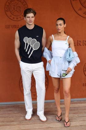 Toby Huntington Whiteley et Noa Huntington Whiteley dans les tribunes lors des Internationaux de France de Tennis de Roland Garros 2026 Paris, le 28 mai 2026 Jacovides Moreau Bestimage Celebrities in the stands during the French Open Tennis Championships at Roland Garros 2026 Paris, on May 28th, 2026 Paris France  Copyright: xJACOVIDES-MOREAUx xBESTIMAGExJACOVIDES-MOREAUx xBESTIMAGEx