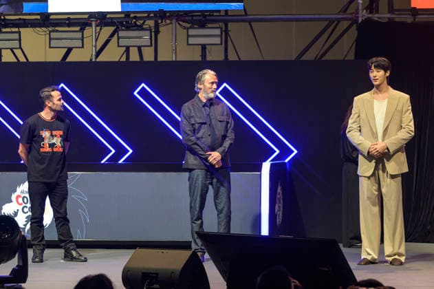 Daniel Logan, Mads Mikkelsen und Byeon Woo-seok bei der Opening Ceremony der Hong Kong Comic Con 2026 im Hong Kong Convention and Exhibition Centre. Hong Kong, 29.05.2026 *** Daniel Logan, Mads Mikkelsen and Byeon Woo seok at the Opening Ceremony of the Hong Kong Comic Con 2026 at the Hong Kong Convention and Exhibition Centre Hong Kong, 29 05 2026 Foto:xJ.xRussellx xFuturexImagex opening_6520