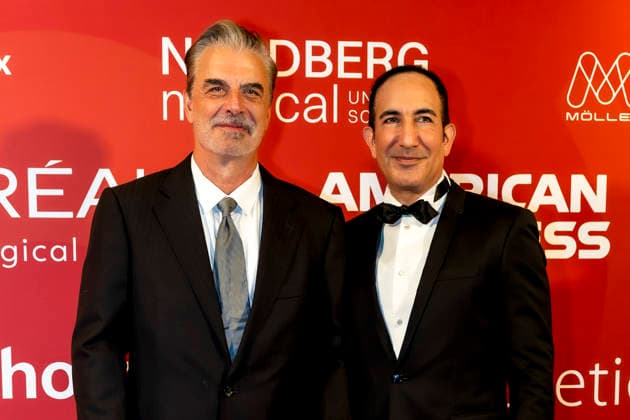 ABB UMBRELLA- Christopher David Chris Noth (US-amerikanischer Schauspieler), Dr. Afschin Fatemi (Gruender der Umbrella Stiftung) zu Gast auf dem roten Teppich bei der Umbrella Foundation Charity Night im Hotel Hyatt Regency in Duesseldorf am 28.05.2026 NRW Deutschland *** ABB UMBRELLA Christopher David Chris Noth US American Actor , Dr Afshin Fatemi Founder of the Umbrella Foundation on the red carpet at the Umbrella Foundation Charity Night at the Hyatt Regency Hotel in Duesseldorf on 28 05 2026 NRW Germany