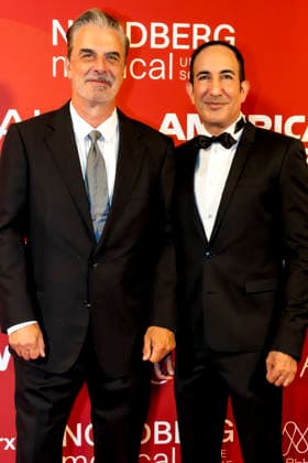 ABB UMBRELLA- Christopher David Chris Noth (US-amerikanischer Schauspieler), Dr. Afschin Fatemi (Gruender der Umbrella Stiftung) zu Gast auf dem roten Teppich bei der Umbrella Foundation Charity Night im Hotel Hyatt Regency in Duesseldorf am 28.05.2026 NRW Deutschland *** ABB UMBRELLA Christopher David Chris Noth US American Actor , Dr Afshin Fatemi Founder of the Umbrella Foundation on the red carpet at the Umbrella Foundation Charity Night at the Hyatt Regency Hotel in Duesseldorf on 28 05 2026 NRW Germany