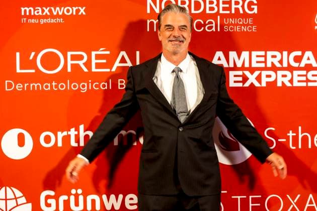 ABB UMBRELLA- Christopher David Chris Noth (US-amerikanischer Schauspieler) zu Gast auf dem roten Teppich bei der Umbrella Foundation Charity Night im Hotel Hyatt Regency in Duesseldorf am 28.05.2026 NRW Deutschland *** ABB UMBRELLA Christopher David Chris Noth US actor guest on the red carpet at the Umbrella Foundation Charity Night at the Hyatt Regency Hotel in Duesseldorf on 28 05 2026 NRW Germany