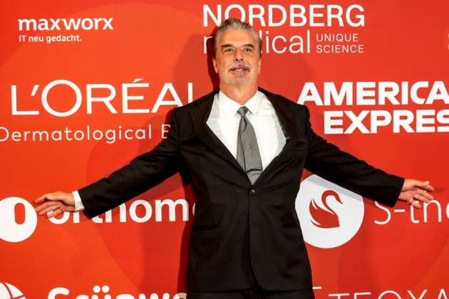ABB UMBRELLA- Christopher David Chris Noth (US-amerikanischer Schauspieler) zu Gast auf dem roten Teppich bei der Umbrella Foundation Charity Night im Hotel Hyatt Regency in Duesseldorf am 28.05.2026 NRW Deutschland *** ABB UMBRELLA Christopher David Chris Noth US actor guest on the red carpet at the Umbrella Foundation Charity Night at the Hyatt Regency Hotel in Duesseldorf on 28 05 2026 NRW Germany