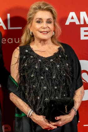 ABB UMBRELLA- Catherine Deneuve (franzoesische Filmschauspielerin) zu Gast auf dem roten Teppich bei der Umbrella Foundation Charity Night im Hotel Hyatt Regency in Duesseldorf am 28.05.2026 NRW Deutschland *** ABB UMBRELLA Catherine Deneuve French film actress on the red carpet at the Umbrella Foundation Charity Night at the Hyatt Regency Hotel in Duesseldorf on 28 05 2026 NRW Germany
