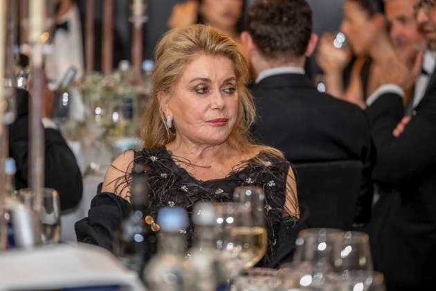 ABB UMBRELLA- Catherine Deneuve (franzoesische Filmschauspielerin) zu Gast auf dem roten Teppich bei der Umbrella Foundation Charity Night im Hotel Hyatt Regency in Duesseldorf am 28.05.2026 NRW Deutschland *** ABB UMBRELLA Catherine Deneuve French film actress on the red carpet at the Umbrella Foundation Charity Night at the Hyatt Regency Hotel in Duesseldorf on 28 05 2026 NRW Germany