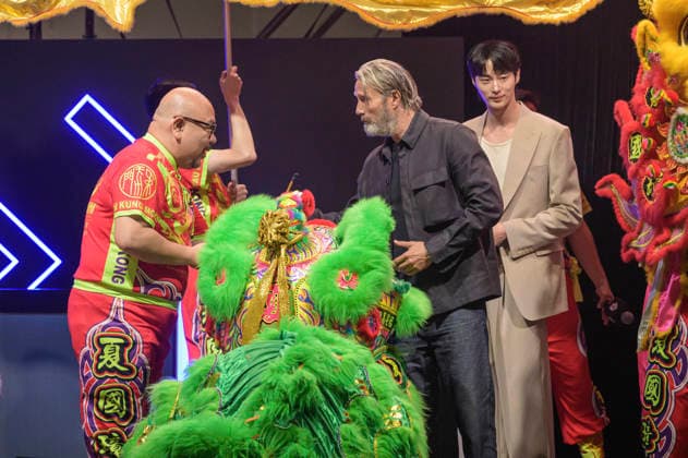 Mads Mikkelsen und Byeon Woo-seok bei der Opening Ceremony der Hong Kong Comic Con 2026 im Hong Kong Convention and Exhibition Centre. Hong Kong, 29.05.2026 *** Mads Mikkelsen and Byeon Woo seok at the Opening Ceremony of the Hong Kong Comic Con 2026 at the Hong Kong Convention and Exhibition Centre Hong Kong, 29 05 2026 Foto:xJ.xRussellx xFuturexImagex opening_6526