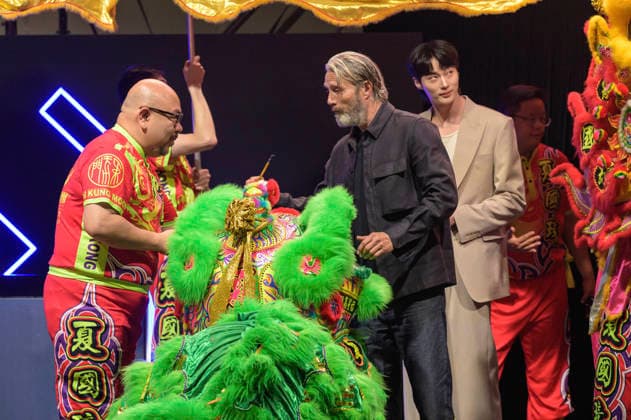 Mads Mikkelsen und Byeon Woo-seok bei der Opening Ceremony der Hong Kong Comic Con 2026 im Hong Kong Convention and Exhibition Centre. Hong Kong, 29.05.2026 *** Mads Mikkelsen and Byeon Woo seok at the Opening Ceremony of the Hong Kong Comic Con 2026 at the Hong Kong Convention and Exhibition Centre Hong Kong, 29 05 2026 Foto:xJ.xRussellx xFuturexImagex opening_6527