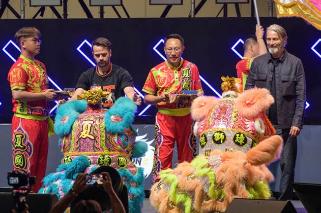 Daniel Logan und Mads Mikkelsen bei der Opening Ceremony der Hong Kong Comic Con 2026 im Hong Kong Convention and Exhibition Centre. Hong Kong, 29.05.2026 *** Daniel Logan and Mads Mikkelsen at the Opening Ceremony of the Hong Kong Comic Con 2026 at the Hong Kong Convention and Exhibition Centre Hong Kong, 29 05 2026 Foto:xJ.xRussellx xFuturexImagex opening_6528