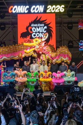 Daniel Logan, Mads Mikkelsen, Byeon Woo-seok, Louis Koo Tin-lok, Christoper Lloyd, Norman Reedus und Giancarlo Esposito bei der Opening Ceremony der Hong Kong Comic Con 2026 im Hong Kong Convention and Exhibition Centre. Hong Kong, 29.05.2026 *** Daniel Logan, Mads Mikkelsen, Byeon Woo seok, Louis Koo Tin lok, Christoper Lloyd, Norman Reedus and Giancarlo Esposito at the Opening Ceremony of the Hong Kong Comic Con 2026 at the Hong Kong Convention and Exhibition Centre Hong Kong, 29 05 2026 Foto:xJ.xRussellx xFuturexImagex opening_6531