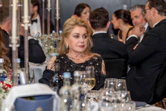 ABB UMBRELLA- Catherine Deneuve (franzoesische Filmschauspielerin) zu Gast auf dem roten Teppich bei der Umbrella Foundation Charity Night im Hotel Hyatt Regency in Duesseldorf am 28.05.2026 NRW Deutschland *** ABB UMBRELLA Catherine Deneuve French film actress on the red carpet at the Umbrella Foundation Charity Night at the Hyatt Regency Hotel in Duesseldorf on 28 05 2026 NRW Germany