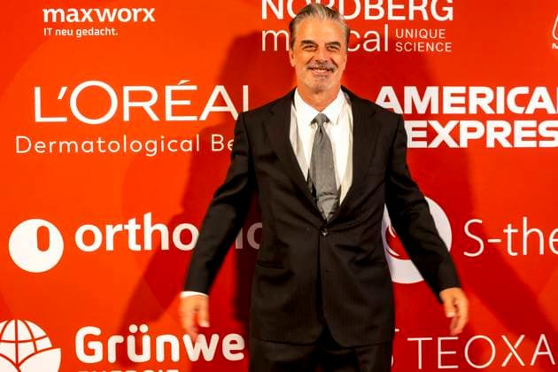 ABB UMBRELLA- Christopher David Chris Noth (US-amerikanischer Schauspieler) zu Gast auf dem roten Teppich bei der Umbrella Foundation Charity Night im Hotel Hyatt Regency in Duesseldorf am 28.05.2026 NRW Deutschland *** ABB UMBRELLA Christopher David Chris Noth US actor guest on the red carpet at the Umbrella Foundation Charity Night at the Hyatt Regency Hotel in Duesseldorf on 28 05 2026 NRW Germany