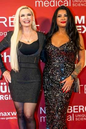 ABB UMBRELLA- Daniela Denise Katzenberger (Reality-Show-Darstellerin) mit Iris Klein (Mutter) zu Gast auf dem roten Teppich bei der Umbrella Foundation Charity Night im Hotel Hyatt Regency in Duesseldorf am 28.05.2026 NRW Deutschland *** ABB UMBRELLA Daniela Denise Katzenberger reality show actress with Iris Klein mother on the red carpet at the Umbrella Foundation Charity Night at the Hyatt Regency Hotel in Duesseldorf on 28 05 2026 NRW Germany