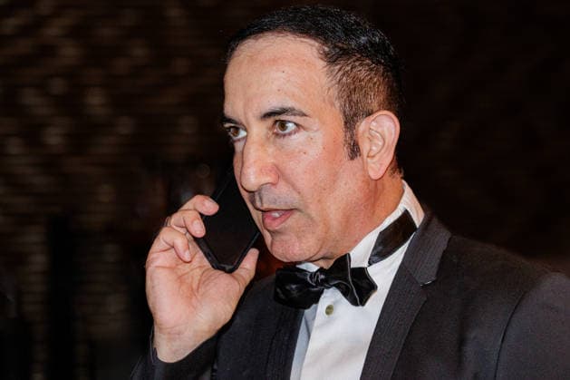 28.05.2026. Düsseldorf. Gründer Dr. Afschin Fatemi auf seiner zweiten Charity Gala zugunsten der Umbrella Stiftung im Hyatt Regency Hotel im Düsseldorfer Medienhafen. Die Umbrella Stiftung setzt sich seit rund 20 Jahren für die medizinische Hilfe von Verletzten und entstellten Personen ein. Gründer Dr. Afschin Fatemi reist dafür regelmäßig ehrenamtlich in Krisengebiete und Flüchtlingslager, um Kinder und Erwachsene mit schweren Verbrennungen, Kriegsverletzungen oder Tumoren kostenlos zu operieren. Düsseldorf Hotel Hyatt Regency, Medienhafen Nordrhein-Westfalen Deutschland