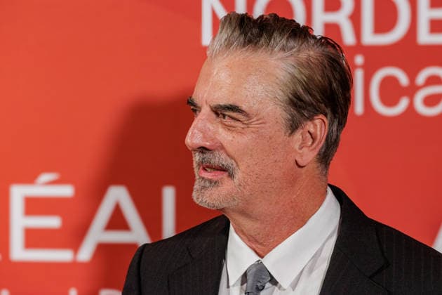 28.05.2026. Düsseldorf. Chris Noth aus Sex and the City auf der zweiten Charity Gala zugunsten der Umbrella Stiftung im Hyatt Regency Hotel im Düsseldorfer Medienhafen. Die Umbrella Stiftung setzt sich seit rund 20 Jahren für die medizinische Hilfe von Verletzten und entstellten Personen ein. Gründer Dr. Afschin Fatemi reist dafür regelmäßig ehrenamtlich in Krisengebiete und Flüchtlingslager, um Kinder und Erwachsene mit schweren Verbrennungen, Kriegsverletzungen oder Tumoren kostenlos zu operieren. Düsseldorf Hotel Hyatt Regency, Medienhafen Nordrhein-Westfalen Deutschland