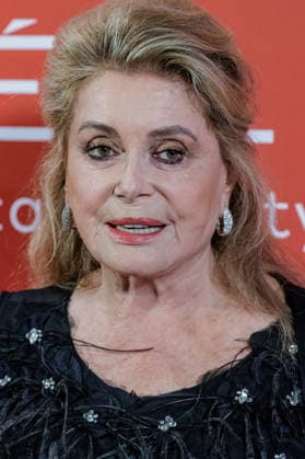 28.05.2026. Düsseldorf. Catherine Deneuve auf der zweiten Charity Gala zugunsten der Umbrella Stiftung im Hyatt Regency Hotel im Düsseldorfer Medienhafen. Die Umbrella Stiftung setzt sich seit rund 20 Jahren für die medizinische Hilfe von Verletzten und entstellten Personen ein. Gründer Dr. Afschin Fatemi reist dafür regelmäßig ehrenamtlich in Krisengebiete und Flüchtlingslager, um Kinder und Erwachsene mit schweren Verbrennungen, Kriegsverletzungen oder Tumoren kostenlos zu operieren. Düsseldorf Hotel Hyatt Regency, Medienhafen Nordrhein-Westfalen Deutschland