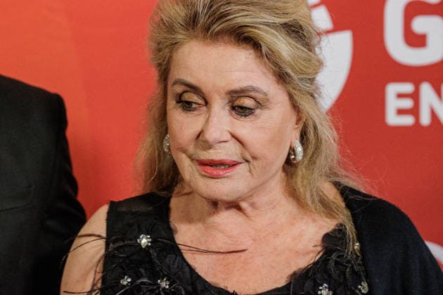 28.05.2026. Düsseldorf. Catherine Deneuve auf der zweiten Charity Gala zugunsten der Umbrella Stiftung im Hyatt Regency Hotel im Düsseldorfer Medienhafen. Die Umbrella Stiftung setzt sich seit rund 20 Jahren für die medizinische Hilfe von Verletzten und entstellten Personen ein. Gründer Dr. Afschin Fatemi reist dafür regelmäßig ehrenamtlich in Krisengebiete und Flüchtlingslager, um Kinder und Erwachsene mit schweren Verbrennungen, Kriegsverletzungen oder Tumoren kostenlos zu operieren. Düsseldorf Hotel Hyatt Regency, Medienhafen Nordrhein-Westfalen Deutschland *** 28 05 2026 Düsseldorf Catherine Deneuve at the second charity gala to benefit the Umbrella Foundation at the Hyatt Regency Hotel in Düsseldorfs Medienhafen The Umbrella