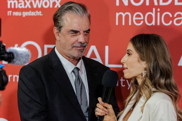 28.05.2026. Düsseldorf. Chris Noth aus Sex and the City auf der zweiten Charity Gala zugunsten der Umbrella Stiftung im Hyatt Regency Hotel im Düsseldorfer Medienhafen. Die Umbrella Stiftung setzt sich seit rund 20 Jahren für die medizinische Hilfe von Verletzten und entstellten Personen ein. Gründer Dr. Afschin Fatemi reist dafür regelmäßig ehrenamtlich in Krisengebiete und Flüchtlingslager, um Kinder und Erwachsene mit schweren Verbrennungen, Kriegsverletzungen oder Tumoren kostenlos zu operieren. Düsseldorf Hotel Hyatt Regency, Medienhafen Nordrhein-Westfalen Deutschland *** 28 05 2026 Düsseldorf Chris Noth from Sex and the City at the second charity gala to benefit the Umbrella Foundation at the Hyatt Regency Hotel in Düss