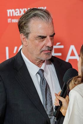 28.05.2026. Düsseldorf. Chris Noth aus Sex and the City auf der zweiten Charity Gala zugunsten der Umbrella Stiftung im Hyatt Regency Hotel im Düsseldorfer Medienhafen. Die Umbrella Stiftung setzt sich seit rund 20 Jahren für die medizinische Hilfe von Verletzten und entstellten Personen ein. Gründer Dr. Afschin Fatemi reist dafür regelmäßig ehrenamtlich in Krisengebiete und Flüchtlingslager, um Kinder und Erwachsene mit schweren Verbrennungen, Kriegsverletzungen oder Tumoren kostenlos zu operieren. Düsseldorf Hotel Hyatt Regency, Medienhafen Nordrhein-Westfalen Deutschland *** 28 05 2026 Düsseldorf Chris Noth from Sex and the City at the second charity gala to benefit the Umbrella Foundation at the Hyatt Regency Hotel in Düss