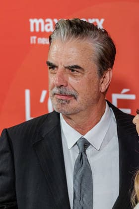 28.05.2026. Düsseldorf. Chris Noth aus Sex and the City auf der zweiten Charity Gala zugunsten der Umbrella Stiftung im Hyatt Regency Hotel im Düsseldorfer Medienhafen. Die Umbrella Stiftung setzt sich seit rund 20 Jahren für die medizinische Hilfe von Verletzten und entstellten Personen ein. Gründer Dr. Afschin Fatemi reist dafür regelmäßig ehrenamtlich in Krisengebiete und Flüchtlingslager, um Kinder und Erwachsene mit schweren Verbrennungen, Kriegsverletzungen oder Tumoren kostenlos zu operieren. Düsseldorf Hotel Hyatt Regency, Medienhafen Nordrhein-Westfalen Deutschland *** 28 05 2026 Düsseldorf Chris Noth from Sex and the City at the second charity gala to benefit the Umbrella Foundation at the Hyatt Regency Hotel in Düss