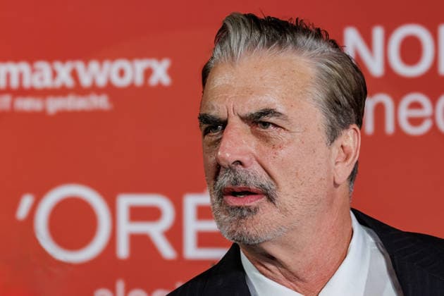 28.05.2026. Düsseldorf. Chris Noth aus Sex and the City auf der zweiten Charity Gala zugunsten der Umbrella Stiftung im Hyatt Regency Hotel im Düsseldorfer Medienhafen. Die Umbrella Stiftung setzt sich seit rund 20 Jahren für die medizinische Hilfe von Verletzten und entstellten Personen ein. Gründer Dr. Afschin Fatemi reist dafür regelmäßig ehrenamtlich in Krisengebiete und Flüchtlingslager, um Kinder und Erwachsene mit schweren Verbrennungen, Kriegsverletzungen oder Tumoren kostenlos zu operieren. Düsseldorf Hotel Hyatt Regency, Medienhafen Nordrhein-Westfalen Deutschland *** 28 05 2026 Düsseldorf Chris Noth from Sex and the City at the second charity gala to benefit the Umbrella Foundation at the Hyatt Regency Hotel in Düss