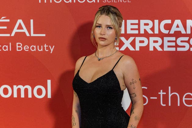 28.05.2026. Düsseldorf. Lottie Moss (jüngere Halbschwester von Supermodel Kate Moss) auf der zweiten Charity Gala zugunsten der Umbrella Stiftung im Hyatt Regency Hotel im Düsseldorfer Medienhafen. Die Umbrella Stiftung setzt sich seit rund 20 Jahren für die medizinische Hilfe von Verletzten und entstellten Personen ein. Gründer Dr. Afschin Fatemi reist dafür regelmäßig ehrenamtlich in Krisengebiete und Flüchtlingslager, um Kinder und Erwachsene mit schweren Verbrennungen, Kriegsverletzungen oder Tumoren kostenlos zu operieren. Düsseldorf Hotel Hyatt Regency, Medienhafen Nordrhein-Westfalen Deutschland *** 28 05 2026 Düsseldorf Lottie Moss younger half-sister of supermodel Kate Moss at the second charity gala for the Umbrella Fou