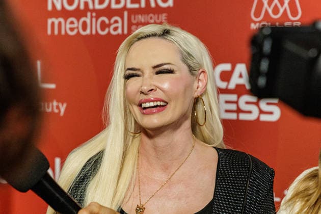 28.05.2026. Düsseldorf. Daniela Katzenbergern auf der zweiten Charity Gala zugunsten der Umbrella Stiftung im Hyatt Regency Hotel im Düsseldorfer Medienhafen. Die Umbrella Stiftung setzt sich seit rund 20 Jahren für die medizinische Hilfe von Verletzten und entstellten Personen ein. Gründer Dr. Afschin Fatemi reist dafür regelmäßig ehrenamtlich in Krisengebiete und Flüchtlingslager, um Kinder und Erwachsene mit schweren Verbrennungen, Kriegsverletzungen oder Tumoren kostenlos zu operieren. Düsseldorf Hotel Hyatt Regency, Medienhafen Nordrhein-Westfalen Deutschland *** 28 05 2026 Düsseldorf Daniela Katzenbergern at the second charity gala for the Umbrella Foundation at the Hyatt Regency Hotel in Düsseldorfs Medienhafen The Umbrella