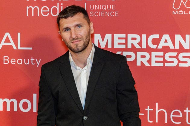 28.05.2026. Düsseldorf. Shkodran Mustafi auf der zweiten Charity Gala zugunsten der Umbrella Stiftung im Hyatt Regency Hotel im Düsseldorfer Medienhafen. Die Umbrella Stiftung setzt sich seit rund 20 Jahren für die medizinische Hilfe von Verletzten und entstellten Personen ein. Gründer Dr. Afschin Fatemi reist dafür regelmäßig ehrenamtlich in Krisengebiete und Flüchtlingslager, um Kinder und Erwachsene mit schweren Verbrennungen, Kriegsverletzungen oder Tumoren kostenlos zu operieren. Düsseldorf Hotel Hyatt Regency, Medienhafen Nordrhein-Westfalen Deutschland *** 28 05 2026 Düsseldorf Shkodran Mustafi at the second charity gala in aid of the Umbrella Foundation at the Hyatt Regency Hotel in Düsseldorfs Medienhafen The Umbrella Fou