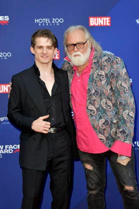 Giulio Brizzi mit Gast bei der Verleihung der Bunte New Faces Awards Film 2026 im Delphi Filmpalast. Berlin, 28.05.2026 *** Giulio Brizzi with guest at the presentation of the Bunte New Faces Awards Film 2026 at the Delphi Filmpalast Berlin, 28 05 2026 Foto:xM.xBehrensx xFuturexImagex new_faces_6575