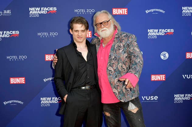 Giulio Brizzi mit Gast bei der Verleihung der Bunte New Faces Awards Film 2026 im Delphi Filmpalast. Berlin, 28.05.2026 *** Giulio Brizzi with guest at the presentation of the Bunte New Faces Awards Film 2026 at the Delphi Filmpalast Berlin, 28 05 2026 Foto:xM.xBehrensx xFuturexImagex new_faces_6576