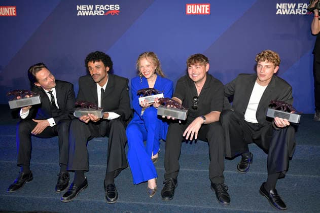 Tom Schilling, Langston Uibel, Kya-Celina Barucki, Marc Philip Ginolas und Jonathan Kriener bei der Verleihung der Bunte New Faces Awards Film 2026 im Delphi Filmpalast. Berlin, 28.05.2026 *** Tom Schilling, Langston Uibel, Kya Celina Barucki, Marc Philip Ginolas and Jonathan Kriener at the presentation of the Bunte New Faces Awards Film 2026 at the Delphi Filmpalast Berlin, 28 05 2026 Foto:xM.xBehrensx xFuturexImagex new_faces_6678