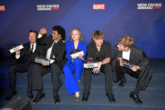 Tom Schilling, Langston Uibel, Kya-Celina Barucki, Marc Philip Ginolas und Jonathan Kriener bei der Verleihung der Bunte New Faces Awards Film 2026 im Delphi Filmpalast. Berlin, 28.05.2026 *** Tom Schilling, Langston Uibel, Kya Celina Barucki, Marc Philip Ginolas and Jonathan Kriener at the presentation of the Bunte New Faces Awards Film 2026 at the Delphi Filmpalast Berlin, 28 05 2026 Foto:xM.xBehrensx xFuturexImagex new_faces_6679