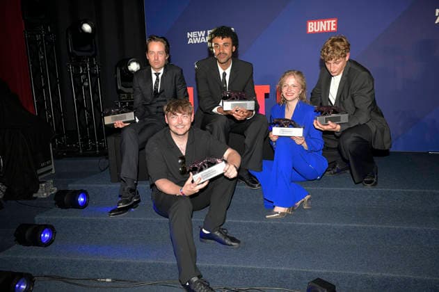 Tom Schilling, Marc Philip Ginolas, Langston Uibel, Kya-Celina Barucki und Jonathan Kriener bei der Verleihung der Bunte New Faces Awards Film 2026 im Delphi Filmpalast. Berlin, 28.05.2026 *** Tom Schilling, Marc Philip Ginolas, Langston Uibel, Kya Celina Barucki and Jonathan Kriener at the presentation of the Bunte New Faces Awards Film 2026 at the Delphi Filmpalast Berlin, 28 05 2026 Foto:xM.xBehrensx xFuturexImagex new_faces_6680