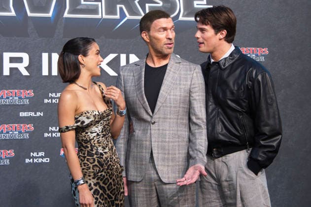 Camila Mendes, Travis Knight und Nicholas Galitzine bei der Premiere des Kinofilms Masters of the Universe im UCI Luxe East Side Gallery. Berlin, 28.05.2026 *** Camila Mendes, Travis Knight and Nicholas Galitzine at the premiere of the movie Masters of the Universe at UCI Luxe East Side Gallery Berlin, 28 05 2026 Foto:xC.xBehringx xFuturexImagex masters_berlin_6572