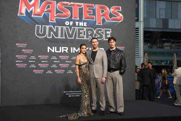 Camila Mendes, Travis Knight und Nicholas Galitzine bei der Premiere des Kinofilms Masters of the Universe im UCI Luxe East Side Gallery. Berlin, 28.05.2026 *** Camila Mendes, Travis Knight and Nicholas Galitzine at the premiere of the movie Masters of the Universe at UCI Luxe East Side Gallery Berlin, 28 05 2026 Foto:xC.xBehringx xFuturexImagex masters_berlin_6574