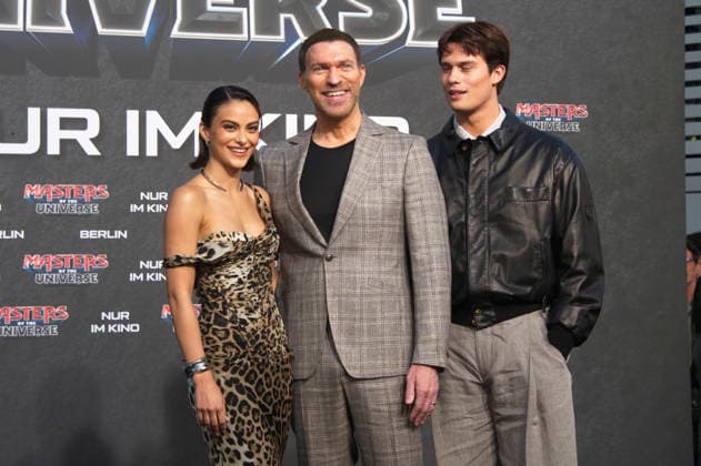 Camila Mendes, Travis Knight und Nicholas Galitzine bei der Premiere des Kinofilms Masters of the Universe im UCI Luxe East Side Gallery. Berlin, 28.05.2026 *** Camila Mendes, Travis Knight and Nicholas Galitzine at the premiere of the movie Masters of the Universe at UCI Luxe East Side Gallery Berlin, 28 05 2026 Foto:xC.xBehringx xFuturexImagex masters_berlin_6576