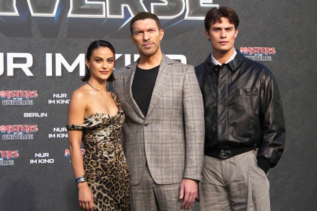 Camila Mendes, Travis Knight und Nicholas Galitzine bei der Premiere des Kinofilms Masters of the Universe im UCI Luxe East Side Gallery. Berlin, 28.05.2026 *** Camila Mendes, Travis Knight and Nicholas Galitzine at the premiere of the movie Masters of the Universe at UCI Luxe East Side Gallery Berlin, 28 05 2026 Foto:xC.xBehringx xFuturexImagex masters_berlin_6577