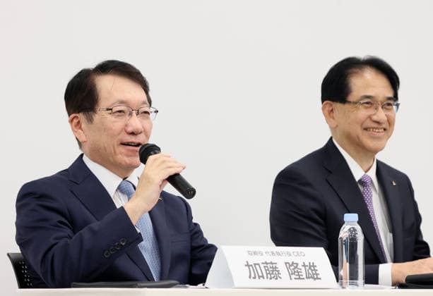 May 29, 2026, Tokyo, Japan - Japan s automaker Mitsubishi Motors (MMC) CEO Takao Kato (L) and president and COO Keisuke Kishiura (R) announce the company s mid to long term business strategy at the company s headquarters Tokyo on Friday, May 29, 2026. MMC said all new Pajero cross-country SUV would come back to the market in this year. (photo by Yoshio Tsunoda AFLO)  aflo_332350074
