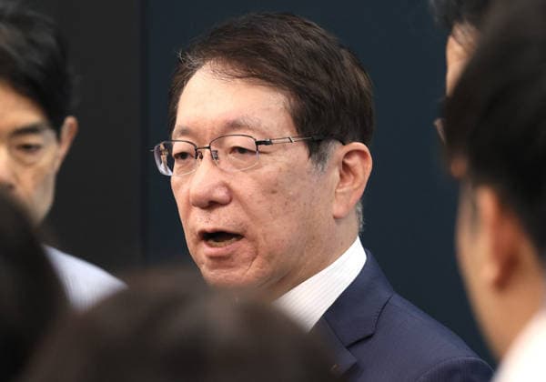 May 29, 2026, Tokyo, Japan - Japan s automaker Mitsubishi Motors (MMC) CEO Takao Kato is surrounded by reporters after he announced the company s mid to long term business strategy at the company s headquarters Tokyo on Friday, May 29, 2026. MMC said all new Pajero cross-country SUV would come back to the market in this year. (photo by Yoshio Tsunoda AFLO)  aflo_332350088