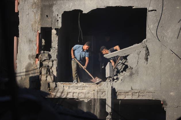 Palestinians Inspect House Hit in Israeli Strike in Gaza City Palestinians inspect the site of an Israeli strike on a house, which was pre-warned by the Israeli military to evacuate before the strike was carried out late on Thursday, at Shati (Beach) refugee camp in Gaza City, May 29, 2026. Photo by Mekael Bhar apaimages Gaza city Gaza Strip Palestinian Territory 290526_Gaza_MB_00(1) Copyright: xapaimagesxMekaelxBharx xapaimagesx