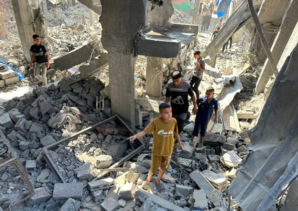 Palestinians Inspect House Hit in Israeli Strike in Gaza City Palestinians inspect the site of an Israeli strike on a house, which was pre-warned by the Israeli military to evacuate before the strike was carried out late on Thursday, at Shati (Beach) refugee camp in Gaza City, May 29, 2026. Photo by Mekael Bhar apaimages Gaza city Gaza Strip Palestinian Territory 290526_Gaza_MB_00(17) Copyright: xapaimagesxMekaelxBharx xapaimagesx