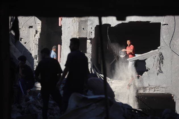 Palestinians Inspect House Hit in Israeli Strike in Gaza City Palestinians inspect the site of an Israeli strike on a house, which was pre-warned by the Israeli military to evacuate before the strike was carried out late on Thursday, at Shati (Beach) refugee camp in Gaza City, May 29, 2026. Photo by Mekael Bhar apaimages Gaza city Gaza Strip Palestinian Territory 290526_Gaza_MB_00(10) Copyright: xapaimagesxMekaelxBharx xapaimagesx