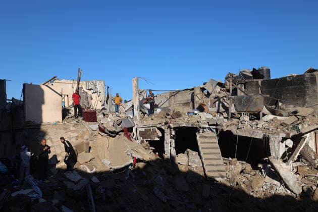 Residents Inspect Rubble After An Israeli Airstrike In Deir Al-Balah People inspect the rubble of a building destroyed in an Israeli airstrike in Deir al-Balah, in the central Gaza Strip, on May 29, 2026. Gaza Palestine  Copyright: xMajdixFathix originalFilename: fathi-notitle260529_npwKb.jpg