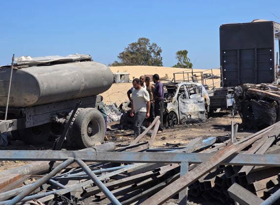 Palestinians Inspect Site of Israeli Strike in Khan Younis Palestinians inspect the site of an Israeli strike in Khan Younis, southern Gaza Strip, Friday, May 29, 2026. Photo by Tariq Mohammad APA Images Khan Yunis Gaza Strip Palestinian Territory 290526_Khan_Yunis_APA_00(35) Copyright: xapaimagesxTariqxMohammad xapaimagesx