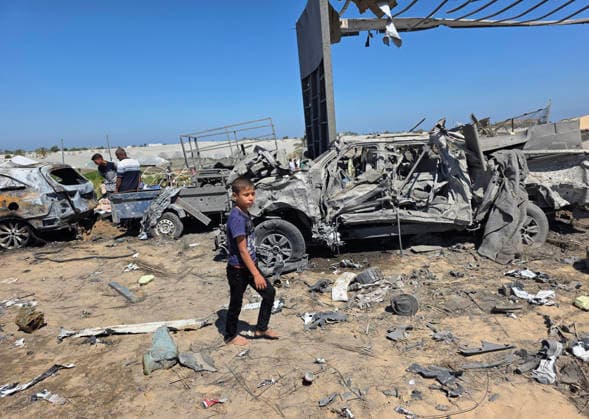 Palestinians Inspect Site of Israeli Strike in Khan Younis Palestinians inspect the site of an Israeli strike in Khan Younis, southern Gaza Strip, Friday, May 29, 2026. Photo by Tariq Mohammad APA Images Khan Yunis Gaza Strip Palestinian Territory 290526_Khan_Yunis_APA_00(31) Copyright: xapaimagesxTariqxMohammad xapaimagesx