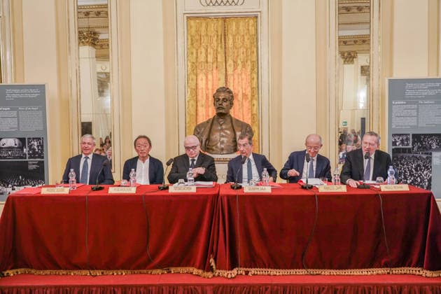 IPA85155945 - MILAN, 05 29 2026 - Teatro alla Scala, from left to right: Fredric Olivieri, director of the corps de ballet; Myung-Whun Chung, artistic director; Fortunato Ortombrina, superintendent; and Giuseppe Sala, mayor of Milan; Fabrizio Zappi, director of Rai cultura; and Paolo Besana at the press conference to present the 2026 2027 Season of Teatro alla Scala.  Copyright: xEmanuelexRobertoxDexCarlix xx 85155945