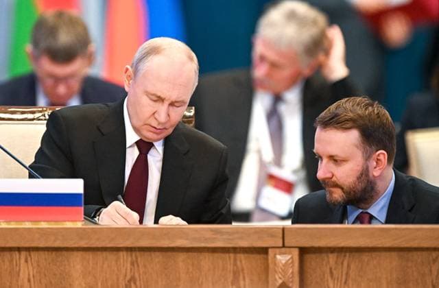 Kazakhstan Supreme Eurasian Economic Council 9176082 29.05.2026 Russian President Vladimir Putin and Deputy Chief of Staff of the Presidential Executive Office Maxim Oreshkin attend a narrow format meeting of the Supreme Eurasian Economic Council (SEEC) at the Palace of Independence in Astana, Kazakhstan. Sergey Bobylev Sputnik Astana Kazakhstan  Copyright: xSergeyxBobylevx