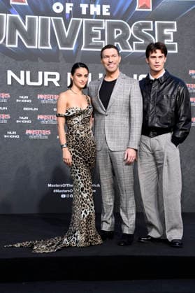 Camila Mendes, Travis Knight und Nicholas Galitzine bei der Premiere des Kinofilms Masters of the Universe im UCI Luxe East Side Gallery. Berlin, 28.05.2026 *** Camila Mendes, Travis Knight and Nicholas Galitzine at the premiere of the movie Masters of the Universe at UCI Luxe East Side Gallery Berlin, 28 05 2026 Foto:xN.xKubelkax xFuturexImagex masters_berlin_6694